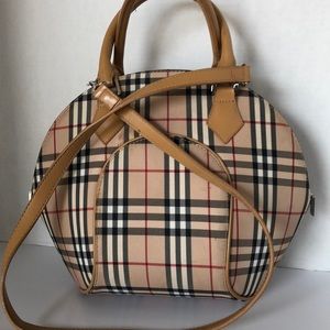 This bag is near perfect condition.